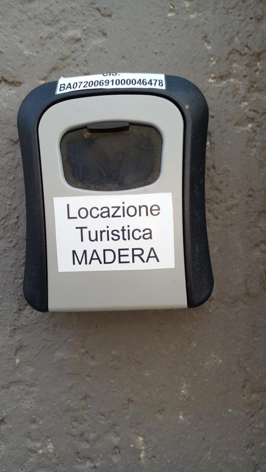 Отель Locazione Turistica Madera Бари Экстерьер фото